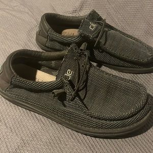 Men’s Hey Dudes size ten charcoal and black